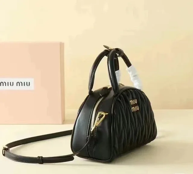 Miu Handbags Quilted semicircle top-handle bag with detachable shoulder strap product detail image 9