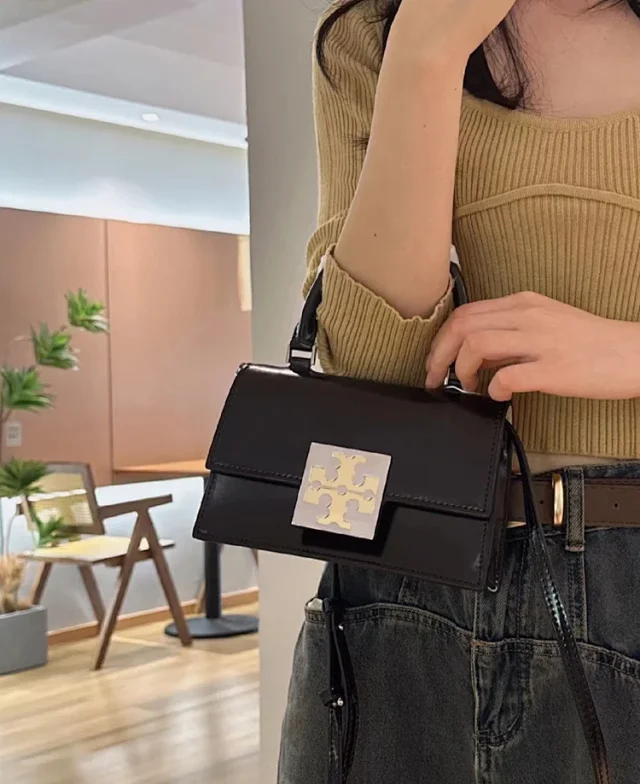 Unbranded Handbags Patent top-handle bag with detachable crossbody strap and gold-tone geometric clasp product detail image 4