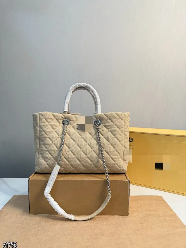 Unbranded Handbags Z709 Quilted Chain-Strap Tote product detail image 5