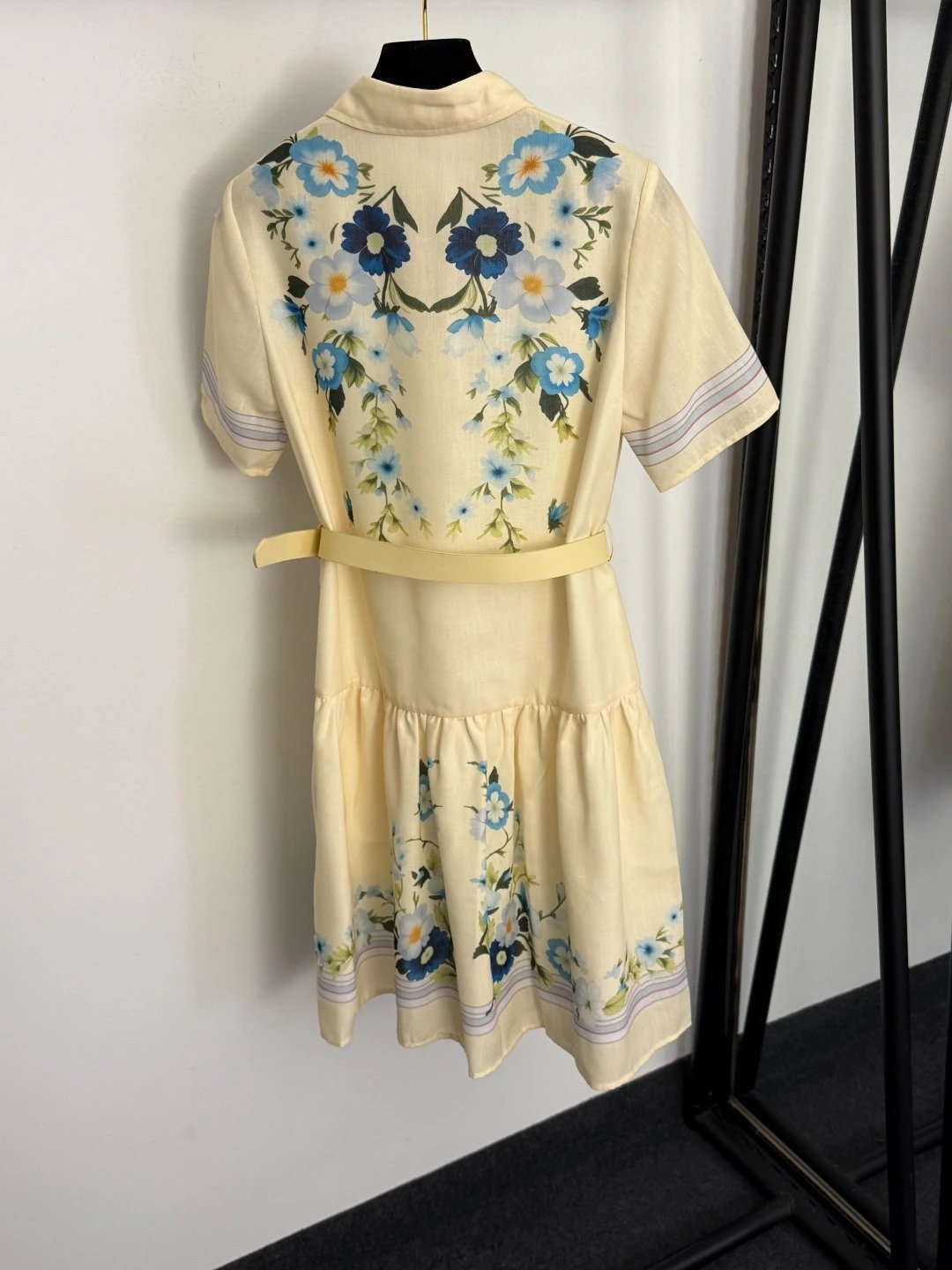 Saint Tears Floral Print Shirt Dress in Beige with Blue Accents - 5
