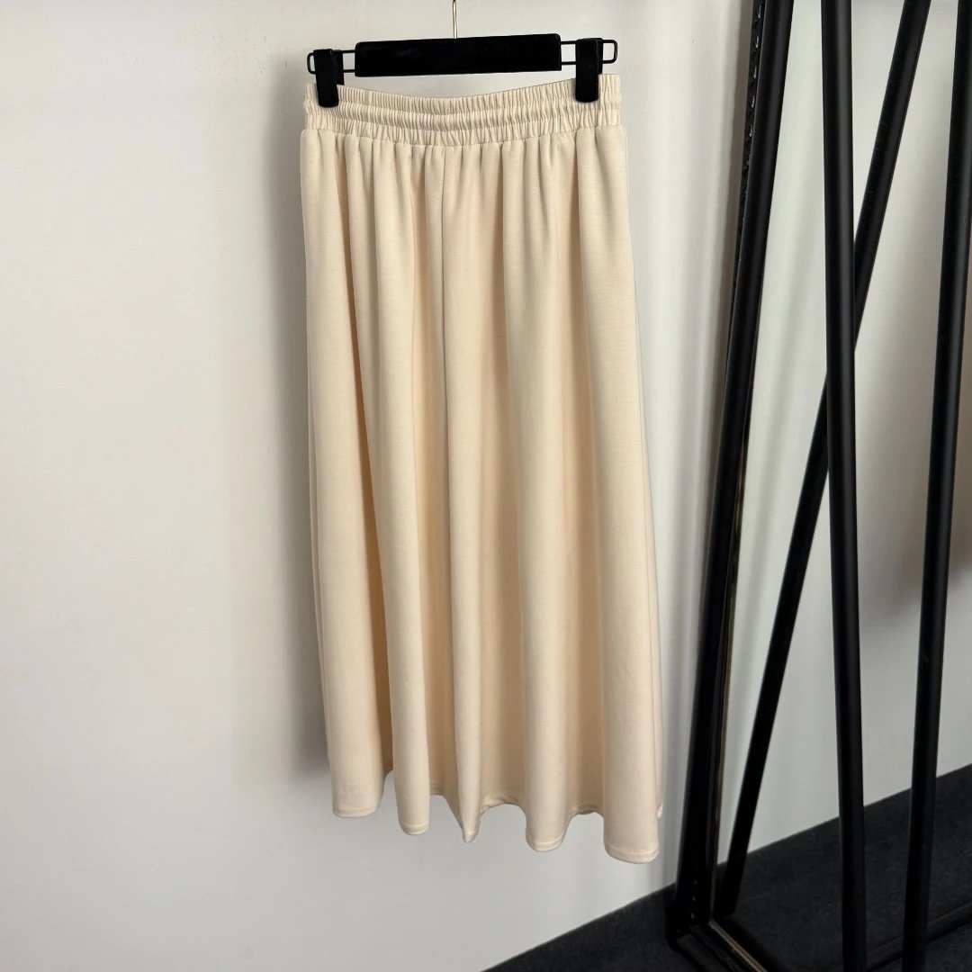 Design Minimalist Beige T-Shirt and Drawstring Sweatpants Set - 10