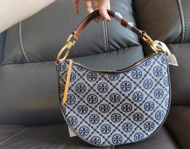 Tory Burch Shoulder Bags T Monogram Small Crescent Bag product detail image 13
