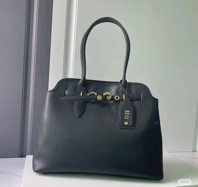 Miu Handbags Buckle-Detail Tote Bag product detail image 2