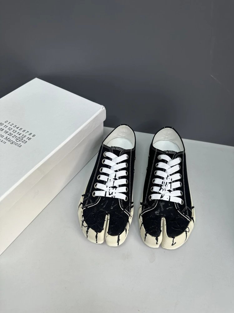 Maison Margiela Tabi Canvas Sneakers Black/Off-White - 43
