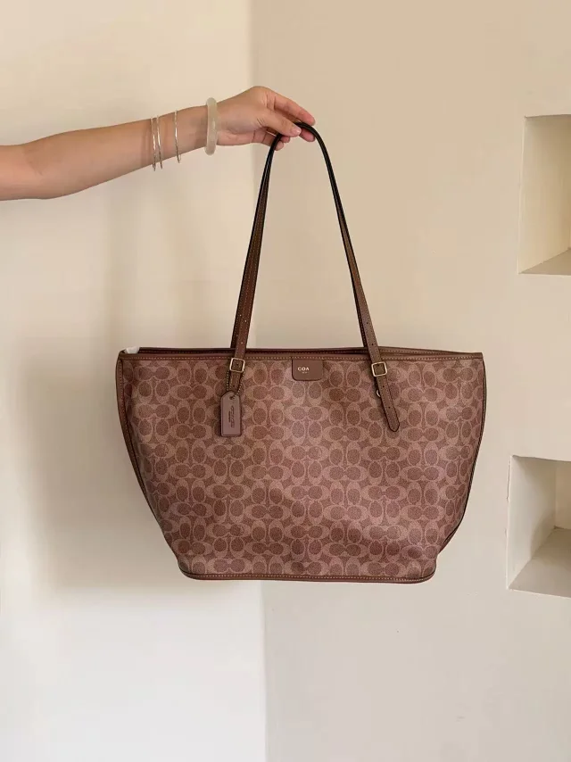 Coach Handbags TAXI 36 Tote product detail image 3