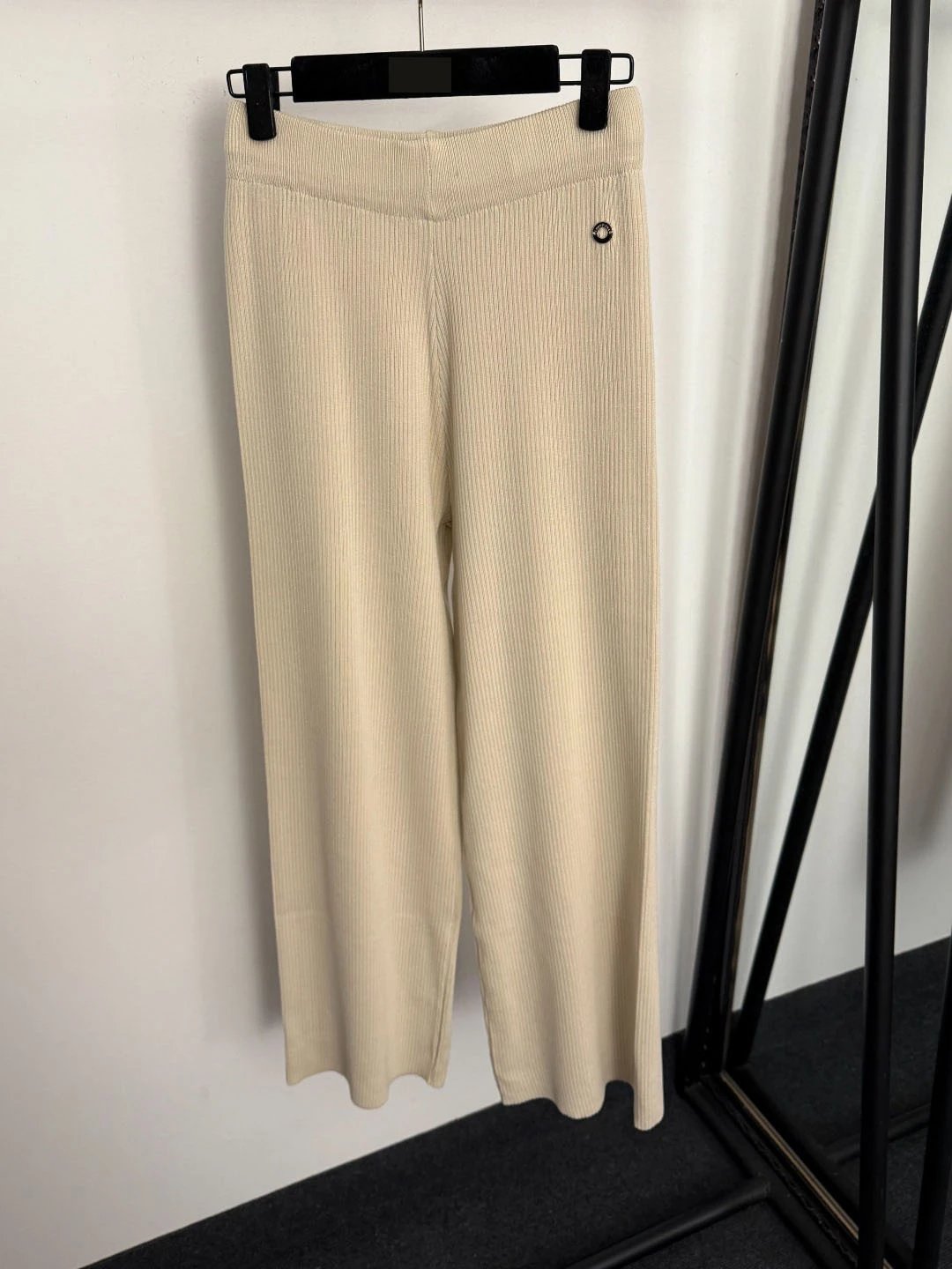Design Ribbed Knit Two-Piece Set Beige Vest Top and Wide-Leg Pants - 10
