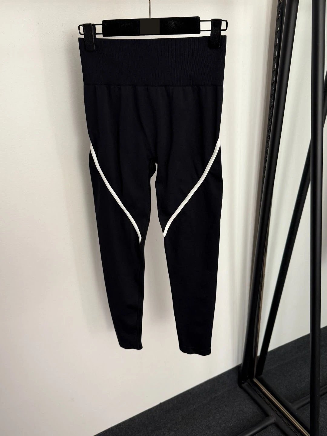 Alphaca Cropped Zip-Up Activewear Set Black with White Contrast Stitching - 10