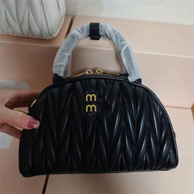 Miu Handbags Quilted semicircle top-handle bag with detachable shoulder strap product detail image 4