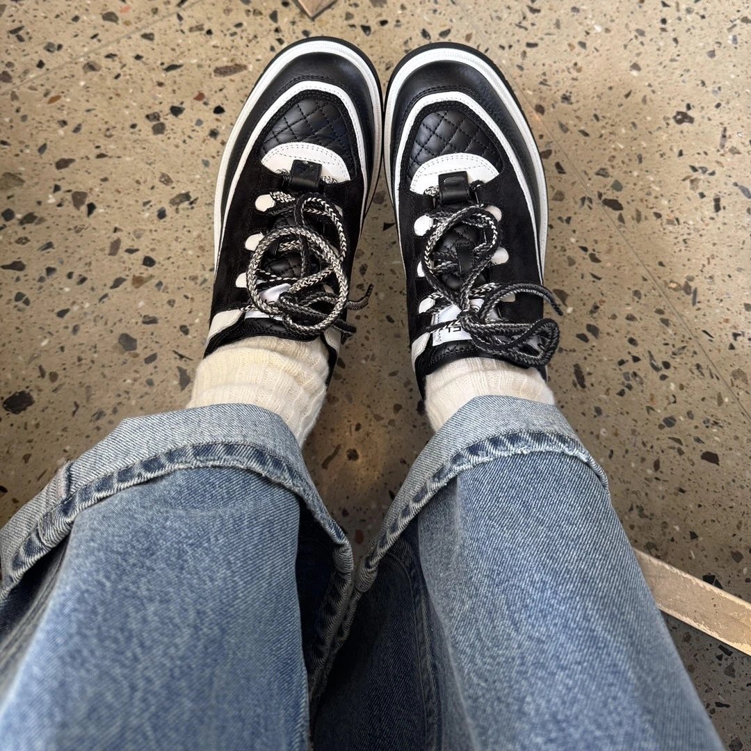 Off-White Diagonal Stripe Low Top Black and White Sneakers - 5