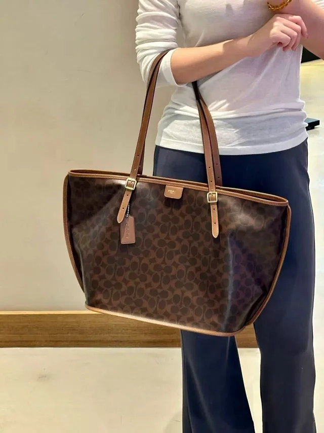 Coach Handbags TAXI 36 Tote product detail image 1