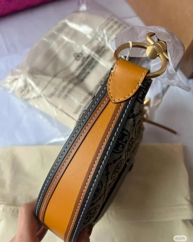 Tory Burch Shoulder Bags T Monogram Small Crescent Bag product detail image 14