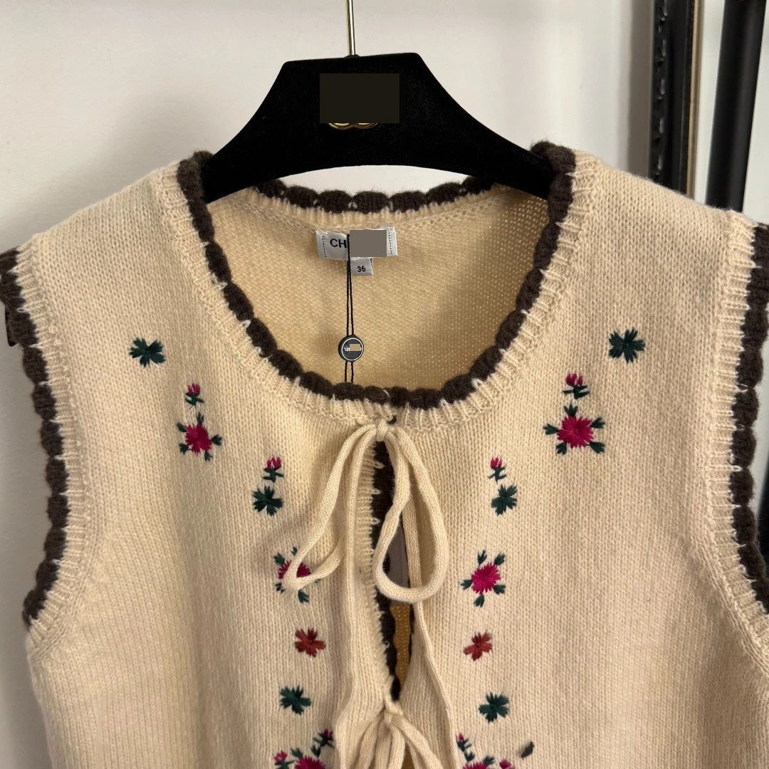 Chanel Embroidered Floral Knit Vest Beige - 6