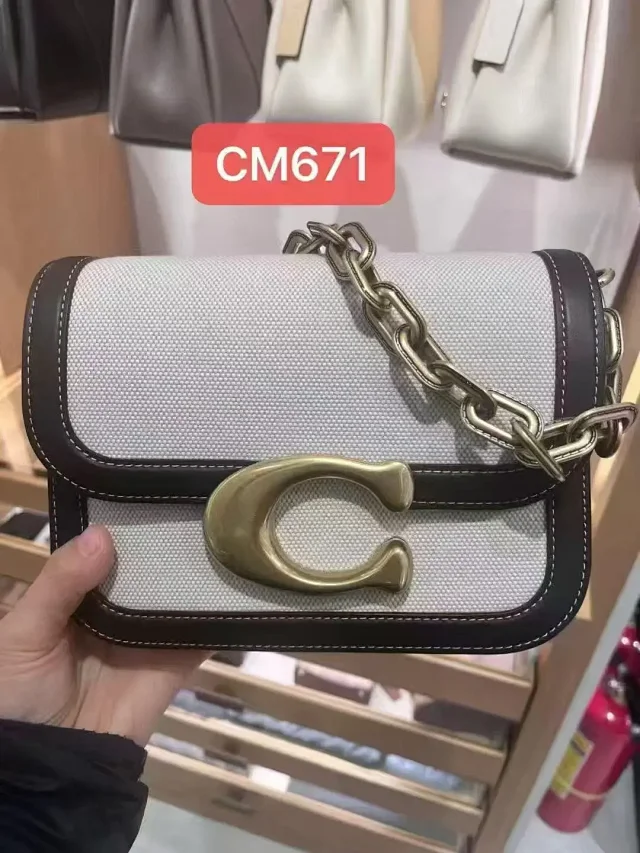 Coach Crossbody Bags Idol Chain Bag product detail image 9