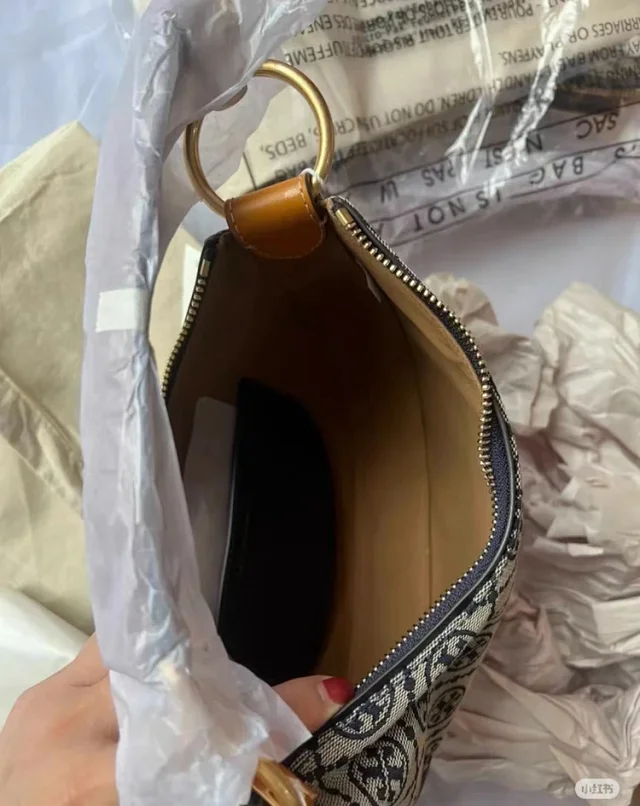 Tory Burch Shoulder Bags T Monogram Small Crescent Bag product detail image 19