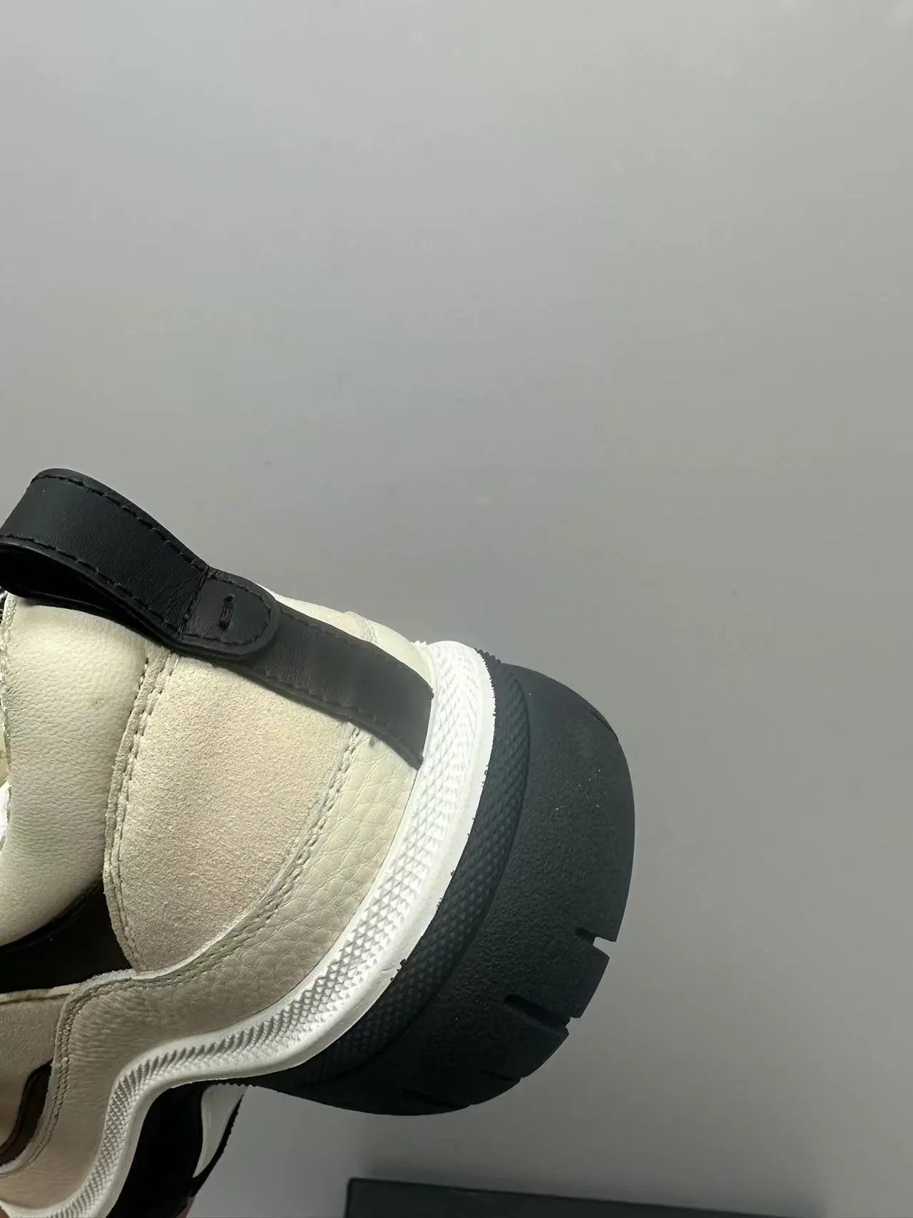 Off-White Diagonal Stripe Low Top Black and White Sneakers - 20