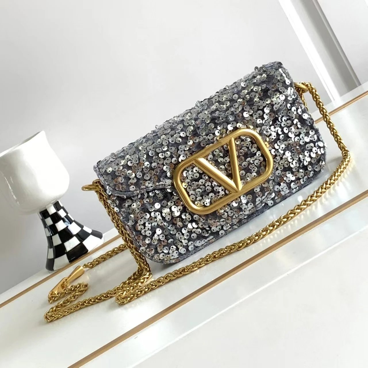 Unbranded Crossbody Bags Sequin Flap Bag with V-Shaped Metal Clasp image 2