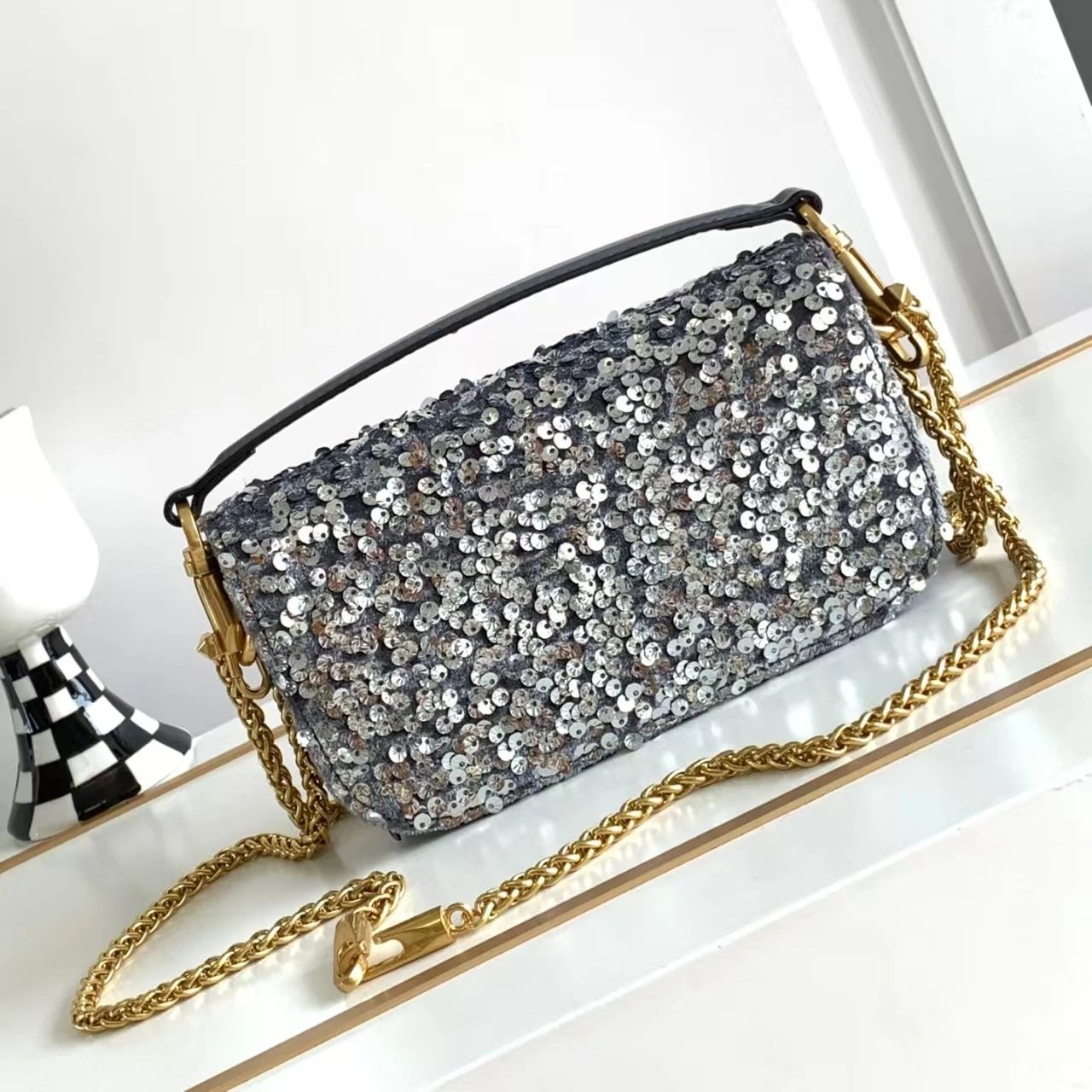 Unbranded Crossbody Bags Sequin Flap Bag with V-Shaped Metal Clasp image 4