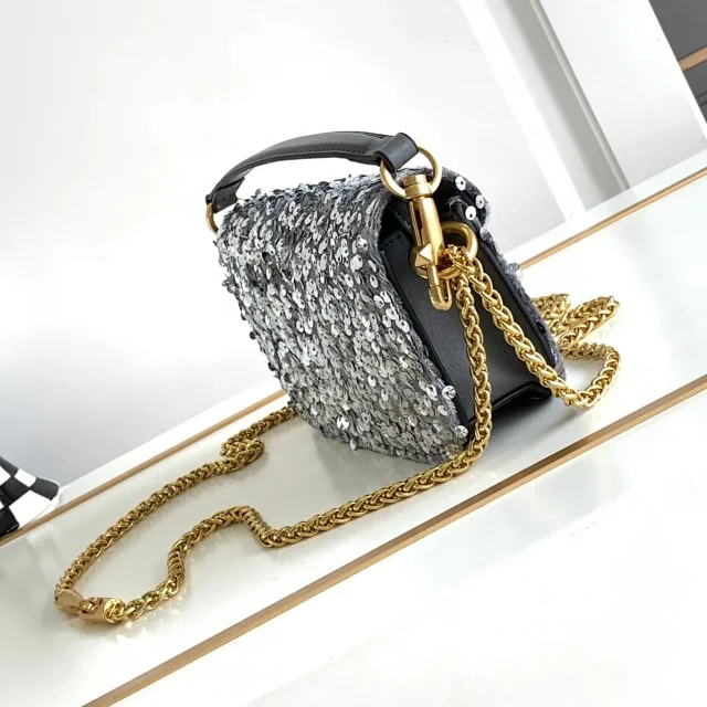 Unbranded Crossbody Bags Sequin Flap Bag with V-Shaped Metal Clasp product detail image 4