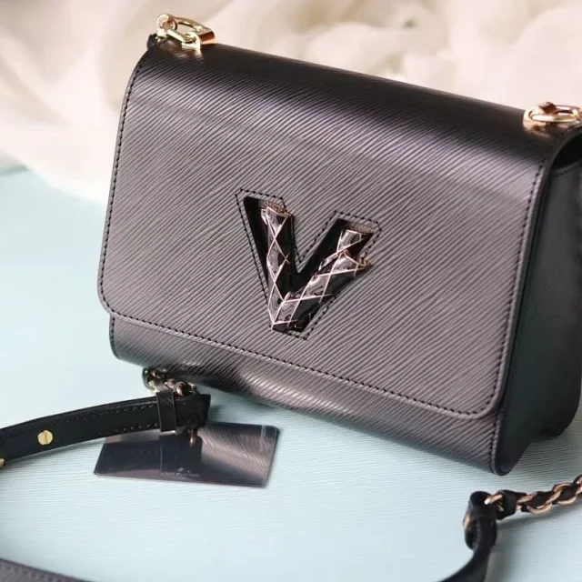 Unbranded Crossbody Bags Wave-textured flap bag with chain strap product detail image 4