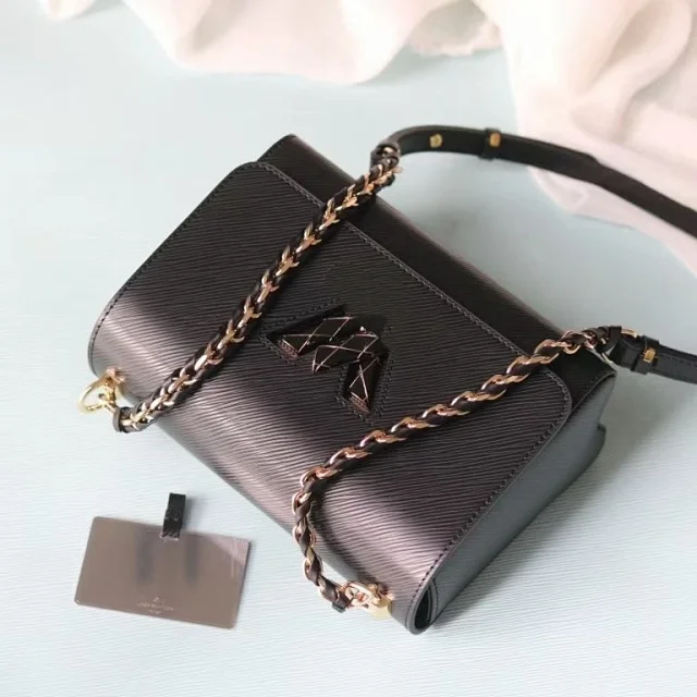 Unbranded Crossbody Bags Wave-textured flap bag with chain strap product detail image 9