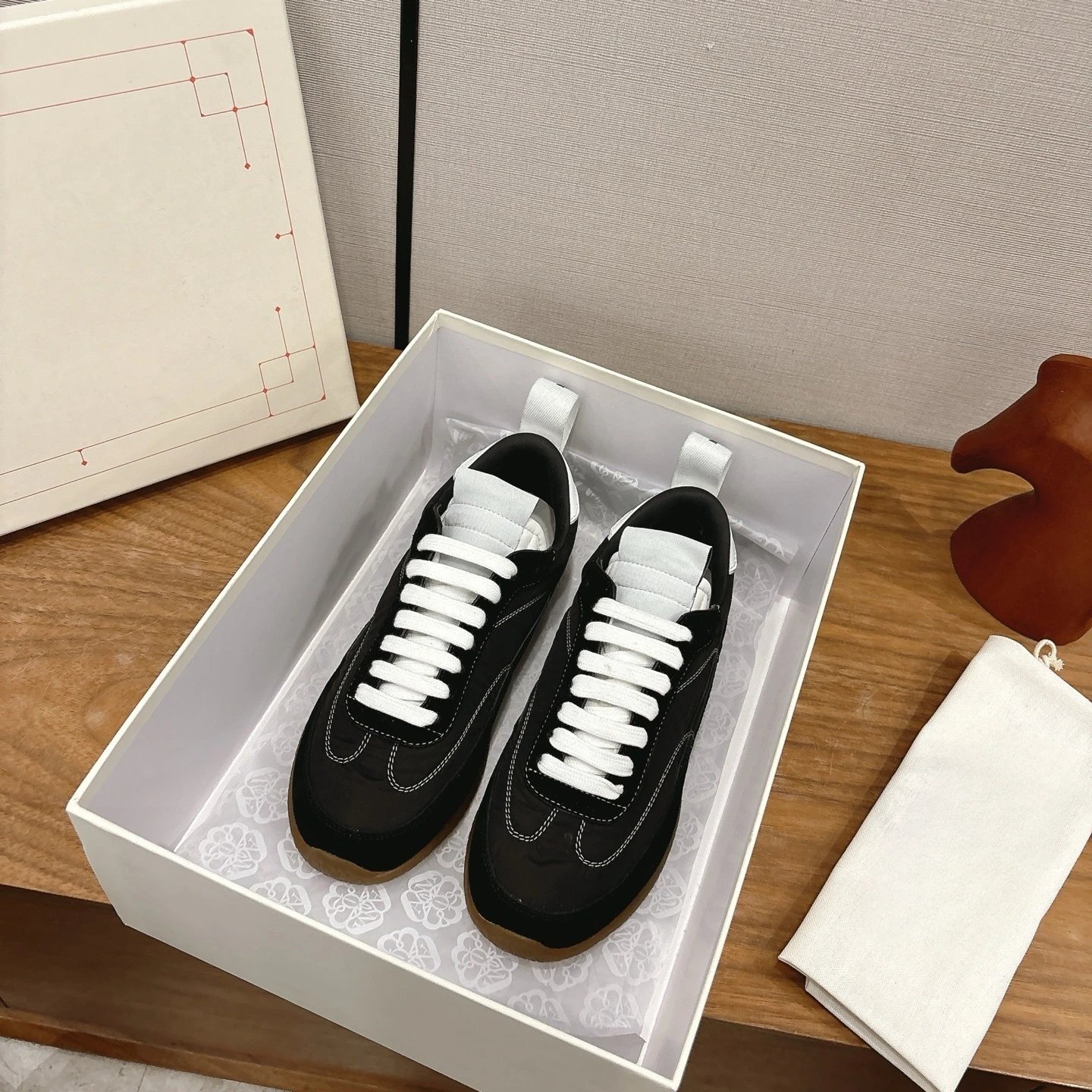 MMY Quilted Low-Top Sneakers White Beige Sneakers - 9