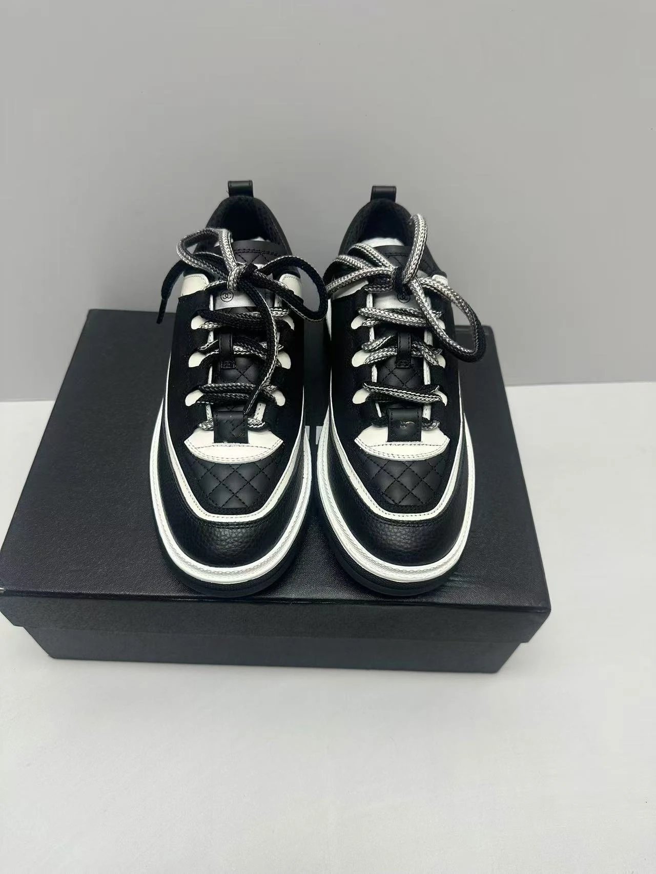 Off-White Diagonal Stripe Low Top Black and White Sneakers - 12