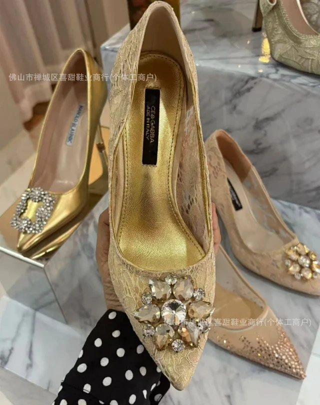 Dolce & Gabbana High Heels Pointed-Toe Lace Pumps with Crystal Floral Embellishment product detail image 3