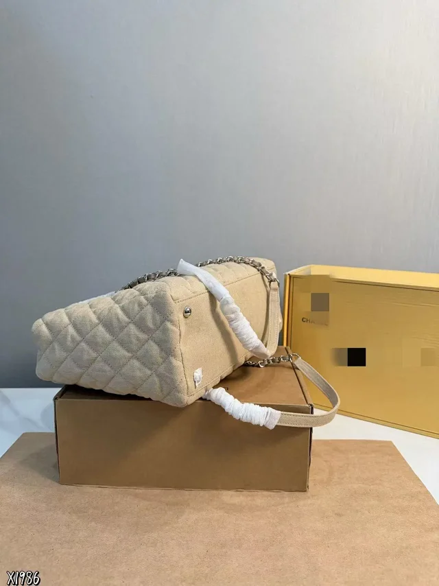 Unbranded Handbags Z709 Quilted Chain-Strap Tote product detail image 3