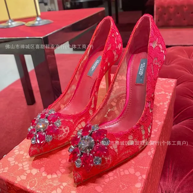 Dolce & Gabbana High Heels Lace Mesh Pointed-Toe Stiletto Pumps with Crystal Floral Brooch product detail image 10