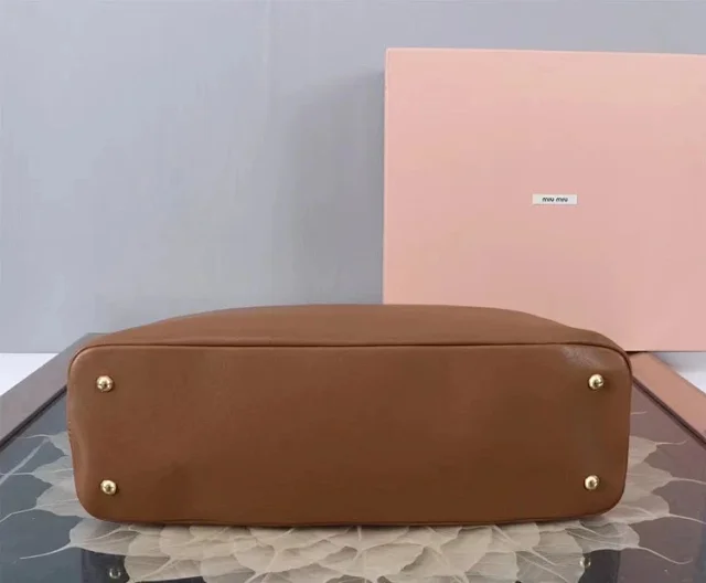 Miu Handbags Buckle-Detail Tote Bag product detail image 12