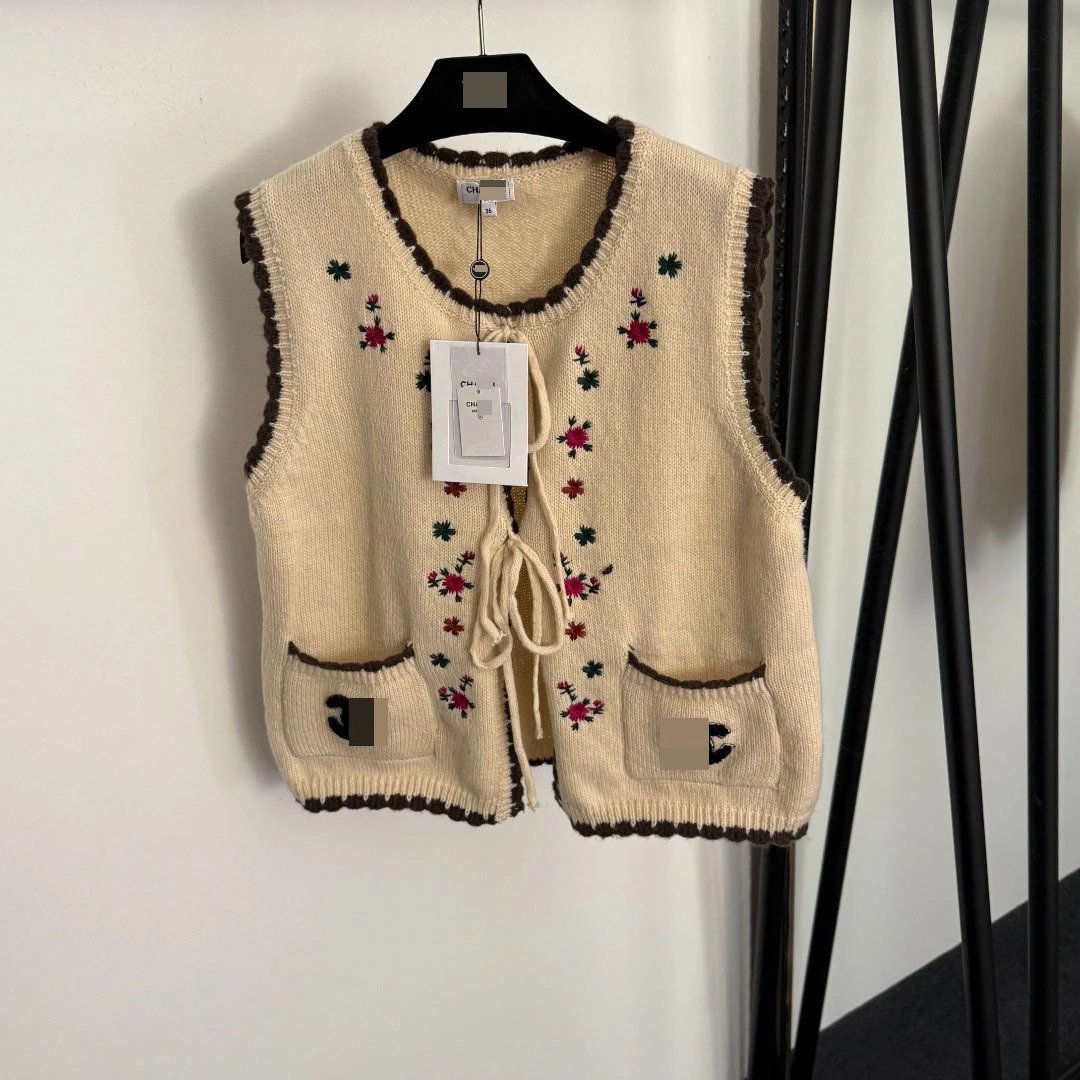 Chanel Embroidered Floral Knit Vest Beige - 4