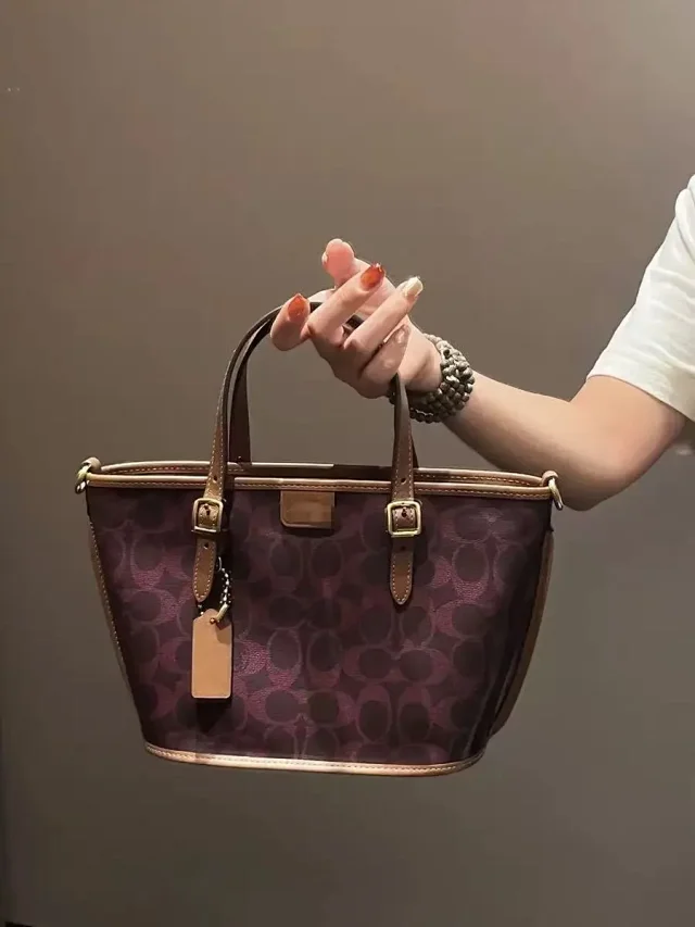 Coach Handbags Taxi Tote 21 product detail image 2