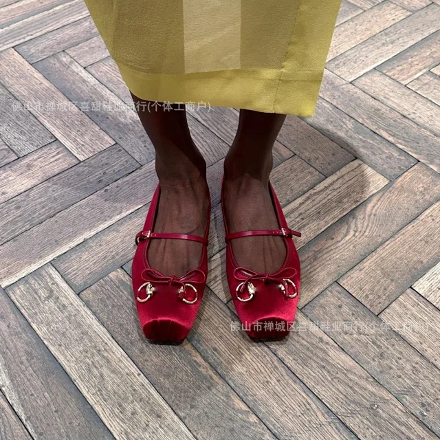 Gucci Casual Shoes Satin square-toe Mary Jane flats with bow and horsebit hardware product detail image 14