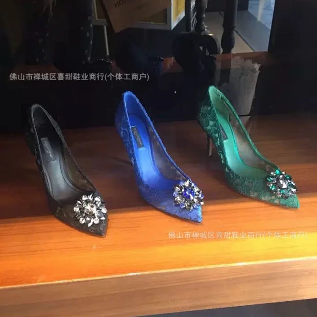 Dolce & Gabbana High Heels Pointed-Toe Lace Pumps with Crystal Floral Embellishment product detail image 2