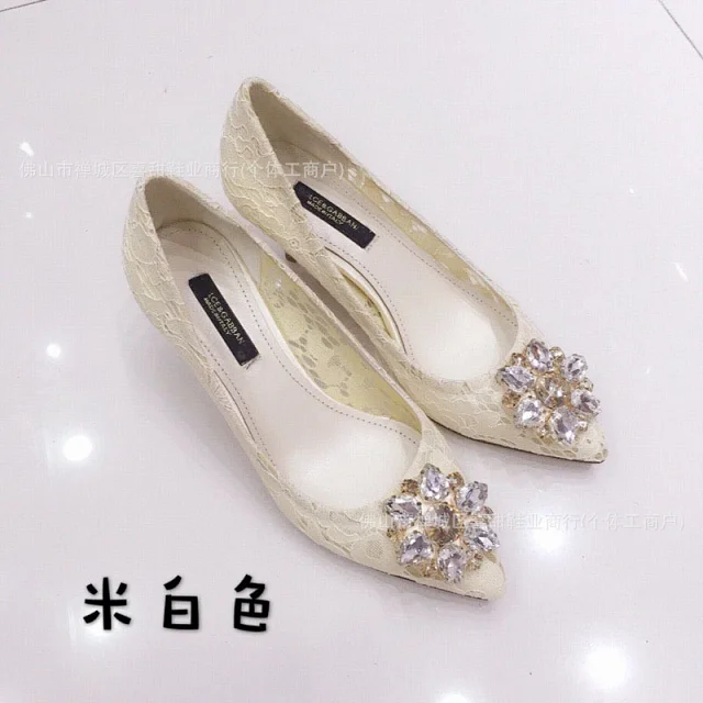 Dolce & Gabbana High Heels Pointed-Toe Lace Pumps with Crystal Floral Embellishment product detail image 10