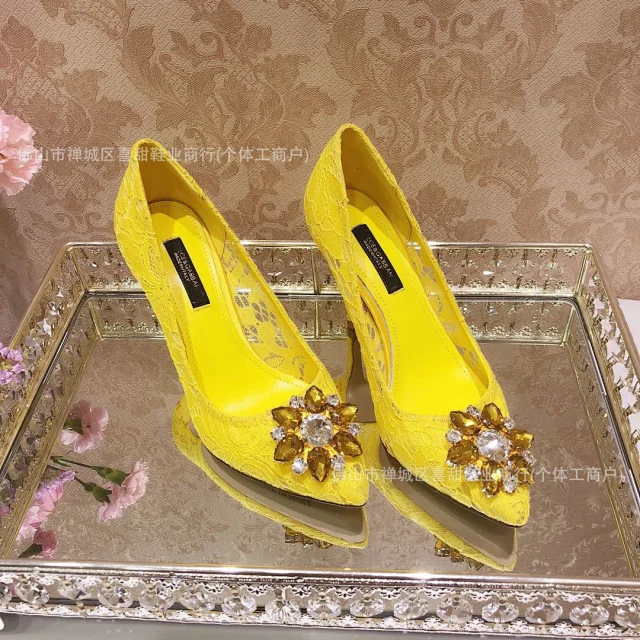 Dolce & Gabbana High Heels Pointed-Toe Lace Pumps with Crystal Floral Embellishment product detail image 34