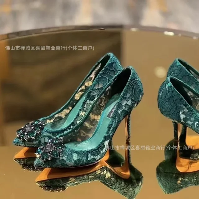 Dolce & Gabbana High Heels Lace Mesh Pointed-Toe Stiletto Pumps with Crystal Floral Brooch product detail image 19