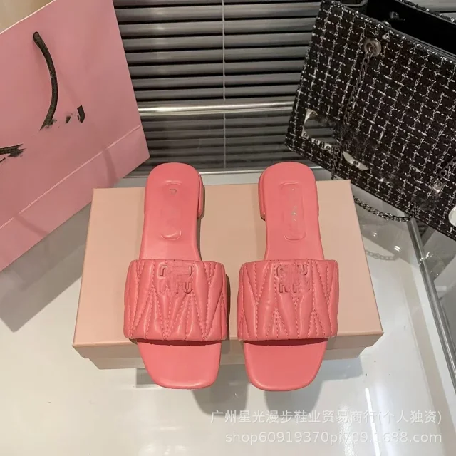 Miu Sandals Quilted logo flat slide product detail image 4