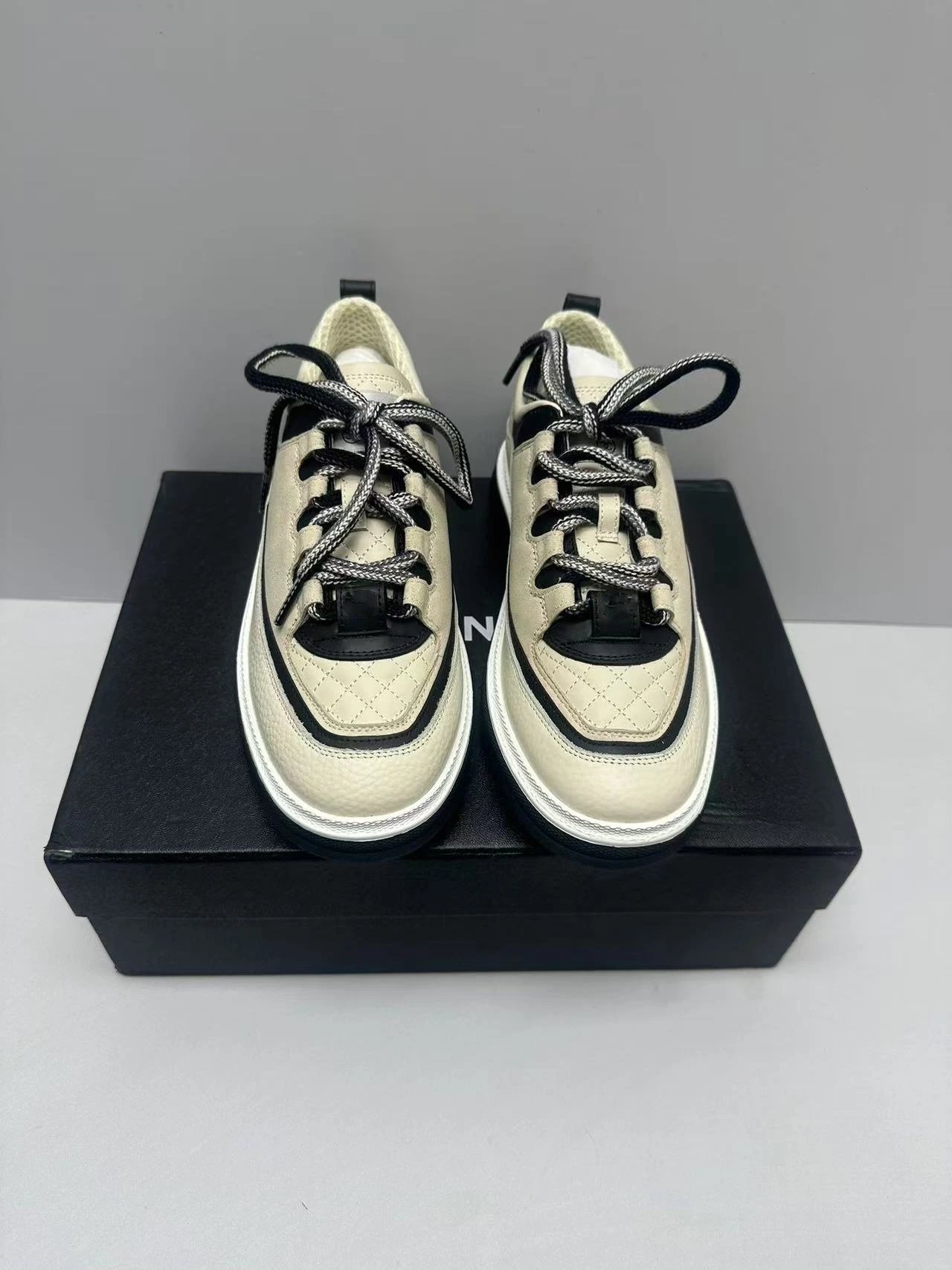 Off-White Diagonal Stripe Low Top Black and White Sneakers - 16