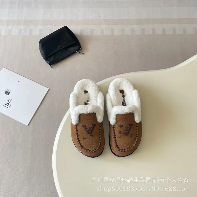 Louis Vuitton Slippers Faux-Fur-Lined LV Monogram Mule product detail image 3
