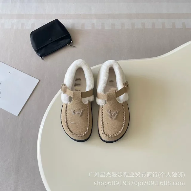 Louis Vuitton Slippers Faux-Fur-Lined LV Monogram Mule product detail image 10