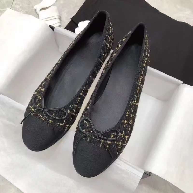 Red Bow-Embellished Ballet Flats - 16