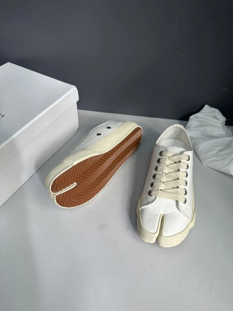 Maison Margiela Tabi Canvas Sneakers Black/Off-White - 34