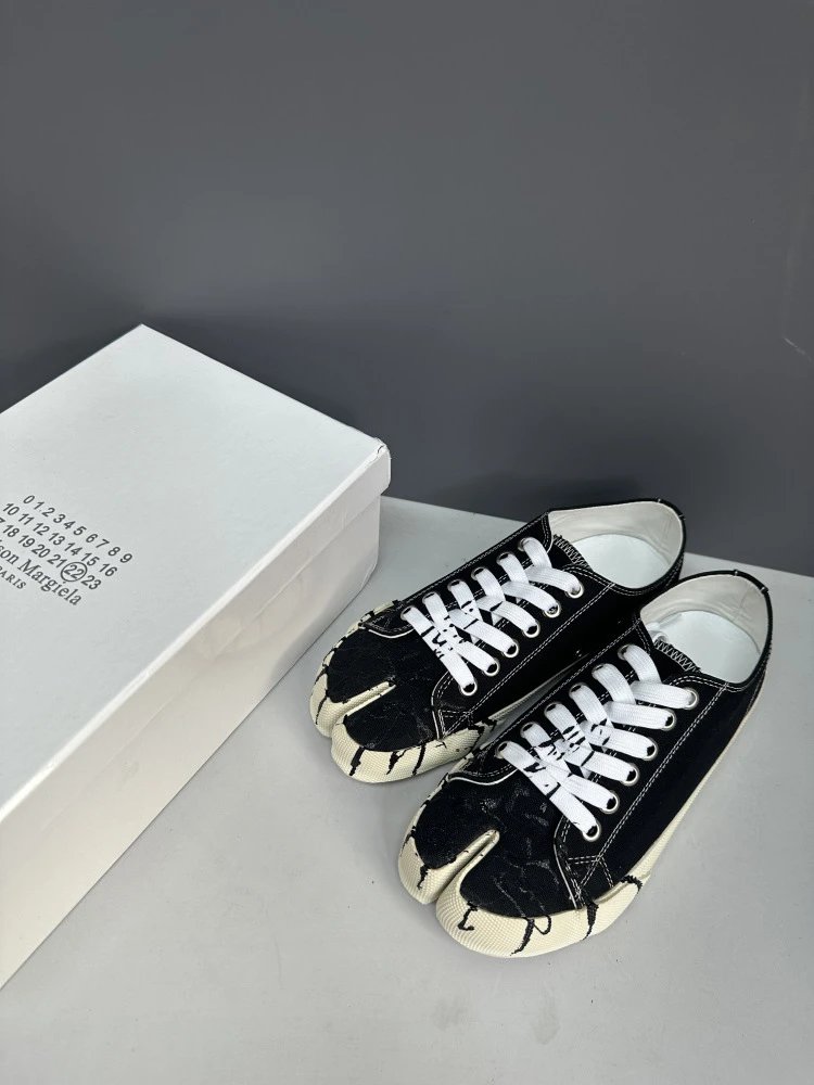 Maison Margiela Tabi Canvas Sneakers Black/Off-White - 44