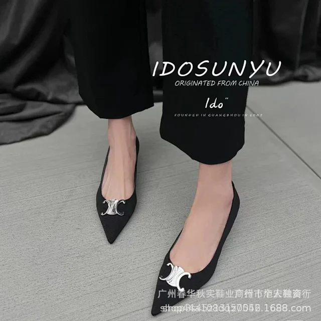 ELIN High Heels Pointed-Toe Slingback Kitten with Metal Logo Accent product detail image 4