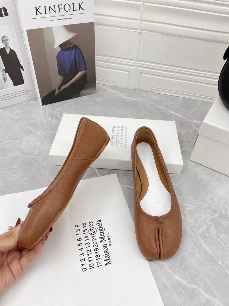 Maison Margiela Tabi Flat Brown Leather Shoes - 26