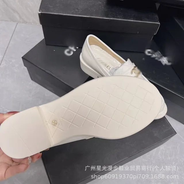 Chanel Leather Shoes Quilted CC-Emblem Loafers product detail image 9