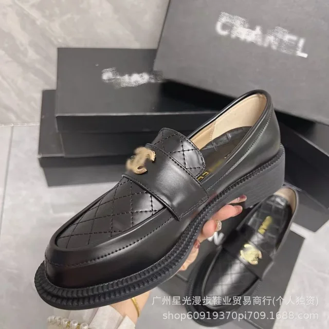 Chanel Leather Shoes Quilted CC-Emblem Loafers product detail image 13