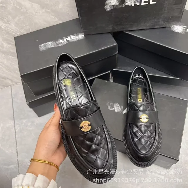 Chanel Leather Shoes Quilted CC-Emblem Loafers product detail image 22