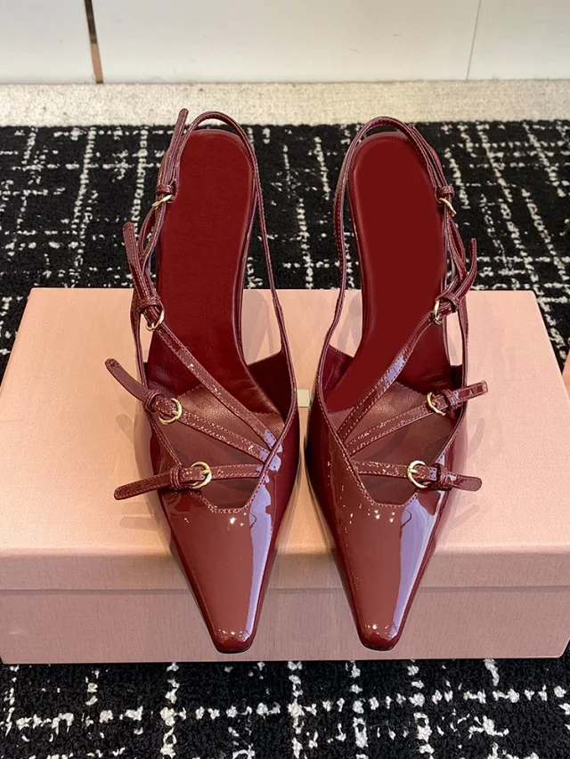 Miu High Heels Patent Leather Pointed-Toe Buckle-Strap Slingback product detail image 3